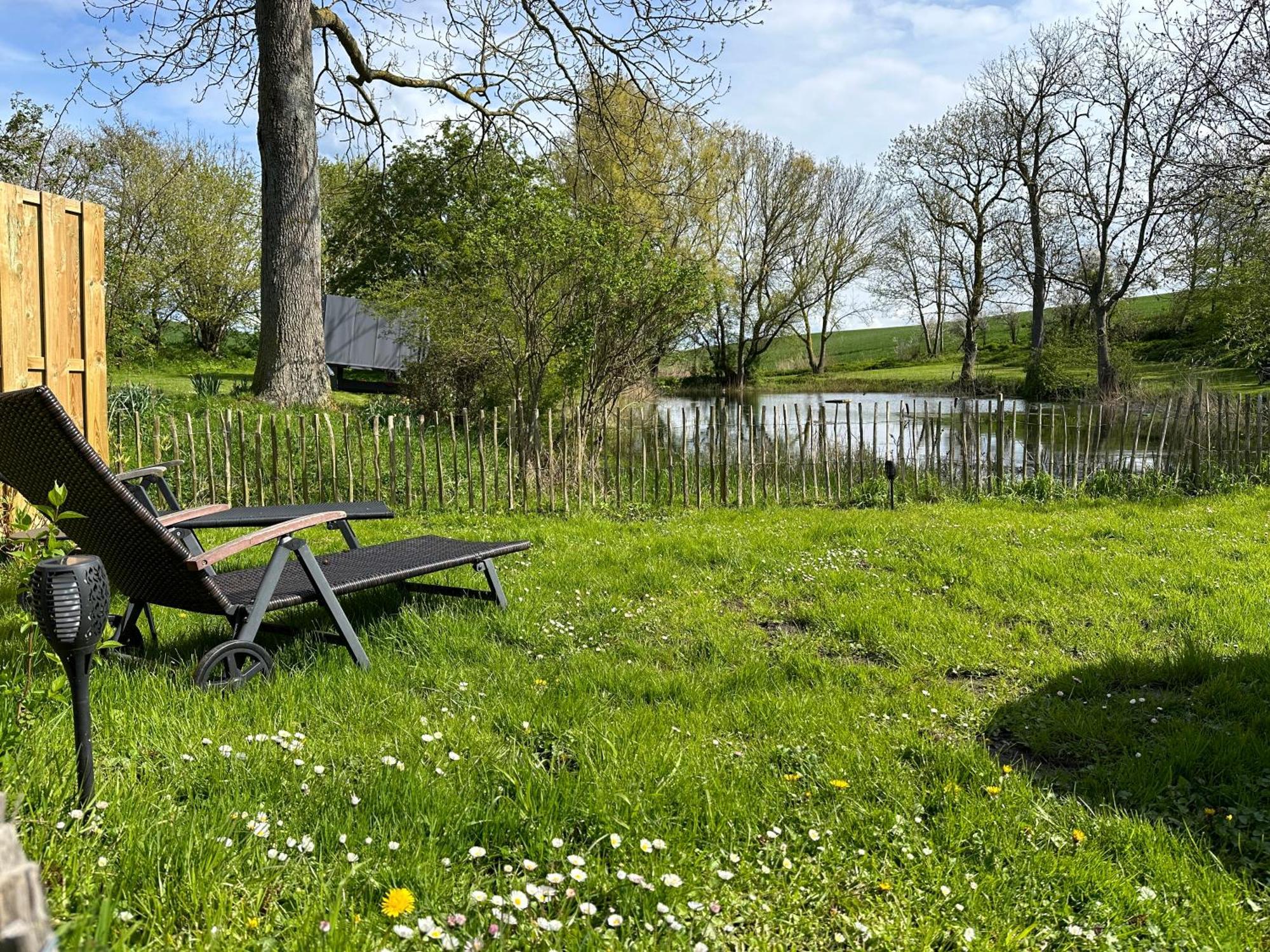 Ferienwohnung Mit Luxusbad, Terrasse Ostseenaehe Gremersdorf エクステリア 写真